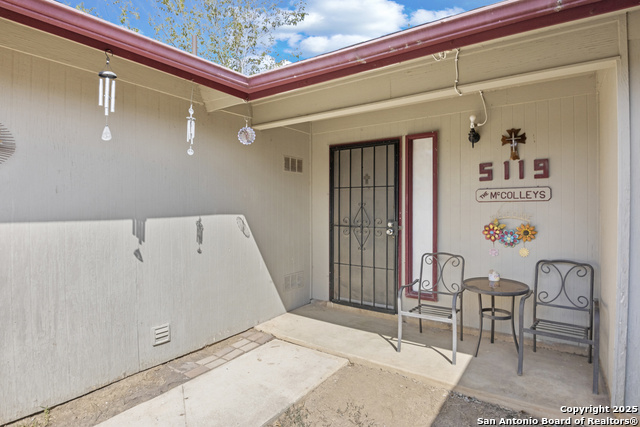 Listing photo id 3 for 5119 Oldstead St.