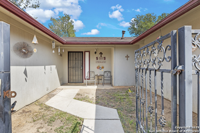 Listing photo id 4 for 5119 Oldstead St.
