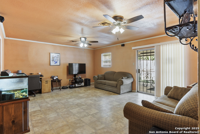 Listing photo id 5 for 5119 Oldstead St.
