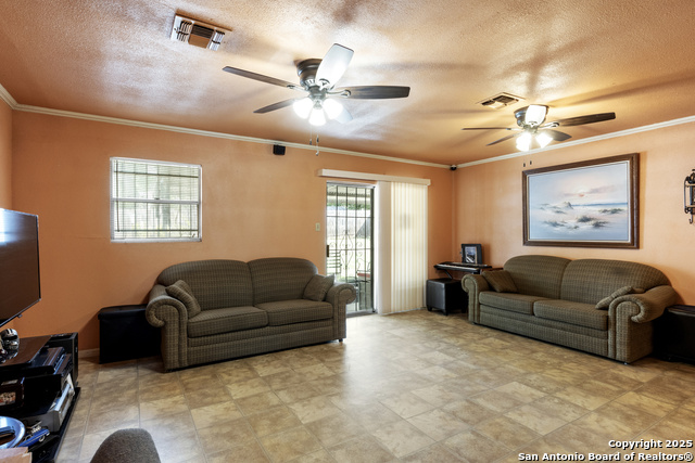 Listing photo id 6 for 5119 Oldstead St.