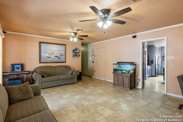 Listing photo id 7 for 5119 Oldstead St.