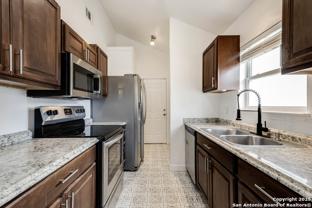 Listing photo id 8 for 7110 Tranquil