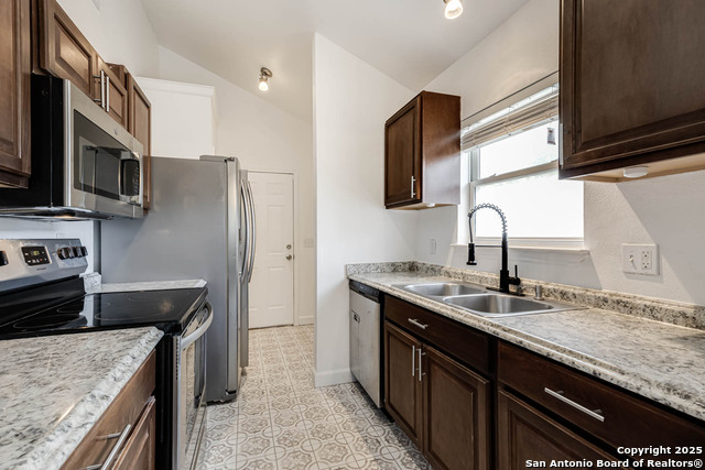 Listing photo id 9 for 7110 Tranquil