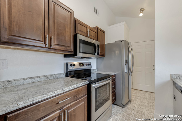 Listing photo id 10 for 7110 Tranquil