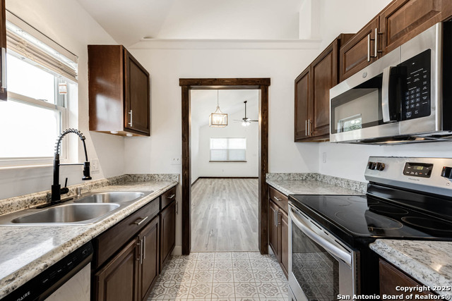 Listing photo id 11 for 7110 Tranquil