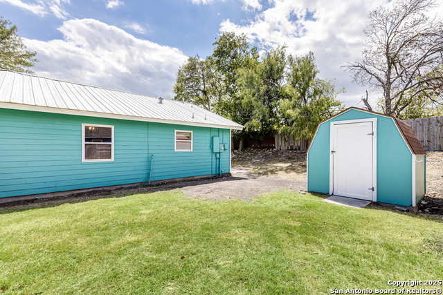 Listing photo id 27 for 7110 Tranquil