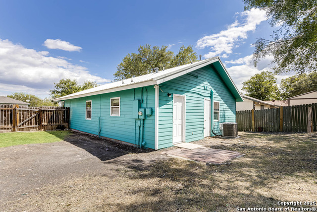 Listing photo id 28 for 7110 Tranquil