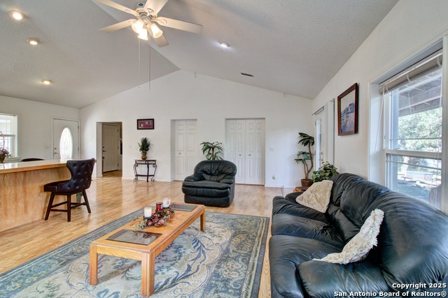 Listing photo id 8 for 6248 Yorkshire