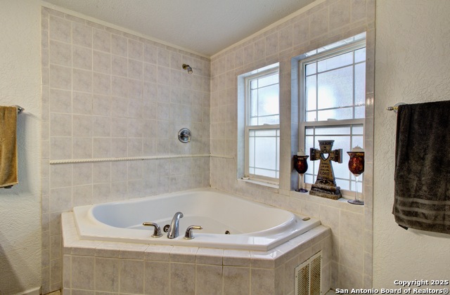 Listing photo id 14 for 6248 Yorkshire