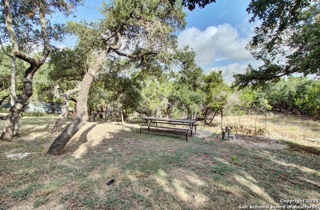 Listing photo id 25 for 6248 Yorkshire