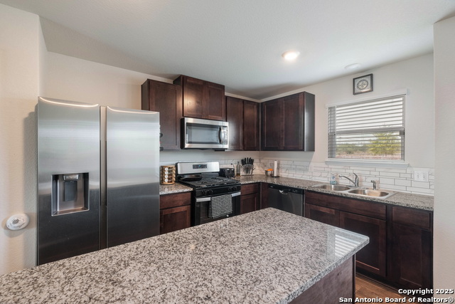 Listing photo id 6 for 13547 Hummel Loop