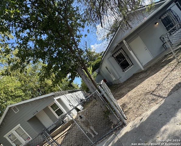 Image 2 of 13 For 1722 Arbor  