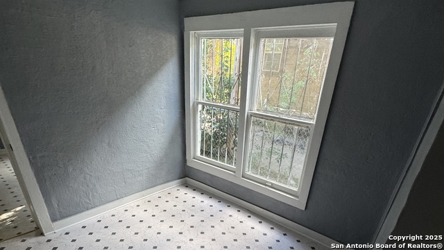 Image 5 of 13 For 1722 Arbor  