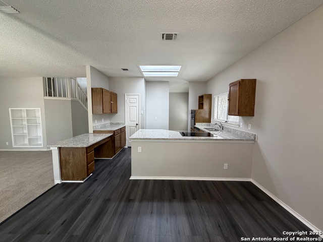 Listing photo id 8 for 7338 Estrid Trail