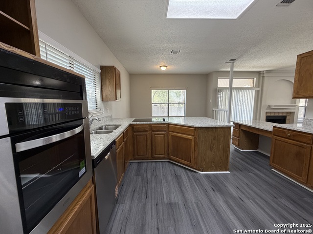 Listing photo id 9 for 7338 Estrid Trail