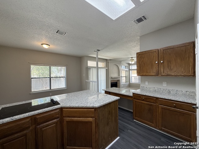 Listing photo id 10 for 7338 Estrid Trail