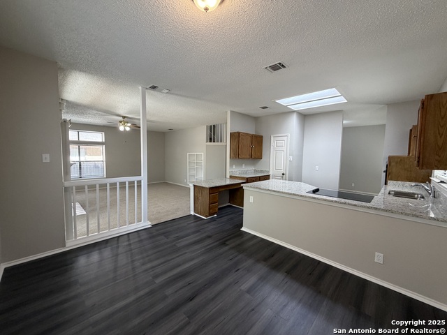 Listing photo id 11 for 7338 Estrid Trail