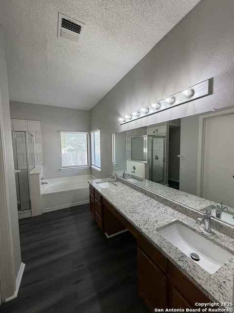 Listing photo id 16 for 7338 Estrid Trail