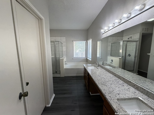 Listing photo id 17 for 7338 Estrid Trail