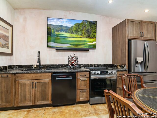 Listing photo id 10 for 7231 Stonewall  # 6109