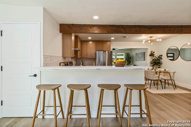 Listing photo id 12 for 631 Robinhood