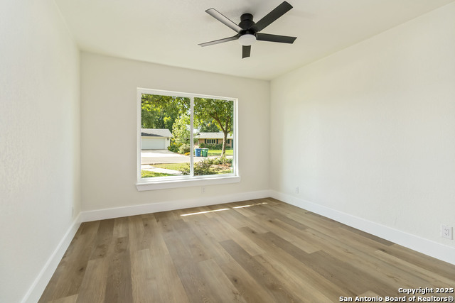 Listing photo id 18 for 631 Robinhood