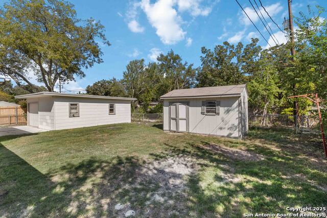 Listing photo id 28 for 631 Robinhood