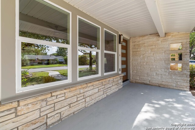 Listing photo id 4 for 631 Robinhood