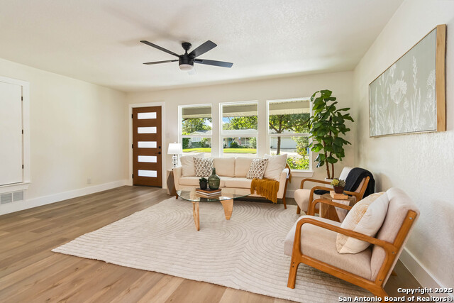 Listing photo id 7 for 631 Robinhood