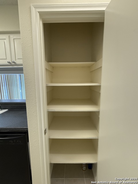 Image 18 of 29 For 11001 Wurzbach 606