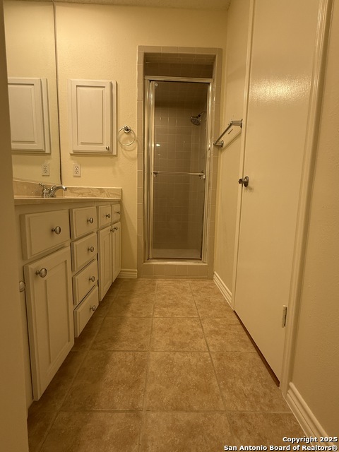 Image 23 of 29 For 11001 Wurzbach 606