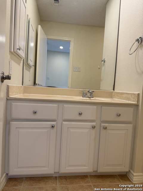 Image 26 of 29 For 11001 Wurzbach 606