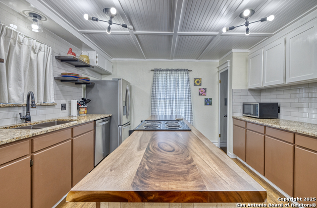 Image 11 of 46 For 101 S. Bluebonnet Dr.