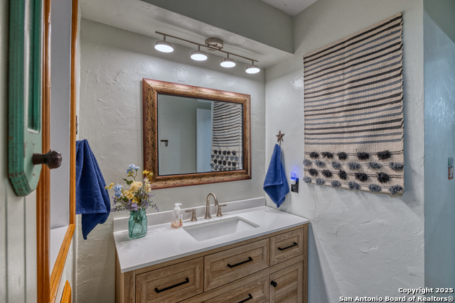 Image 24 of 46 For 101 S. Bluebonnet Dr.