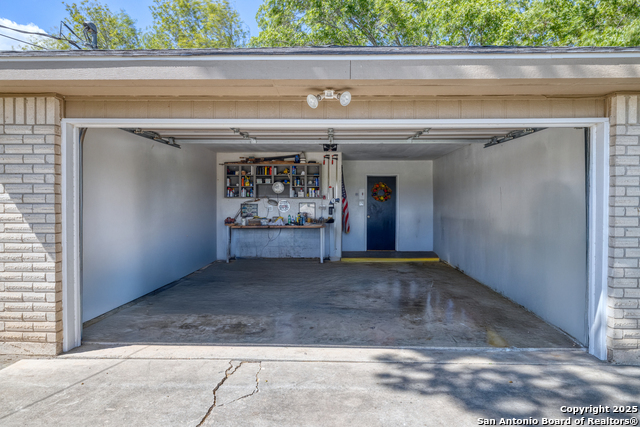 Image 30 of 46 For 101 S. Bluebonnet Dr.