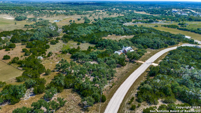 Listing photo id 9 for 711 Vista Springs