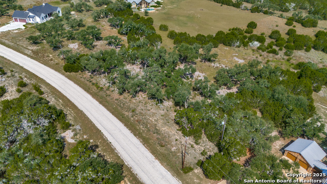 Listing photo id 7 for 711 Vista Springs