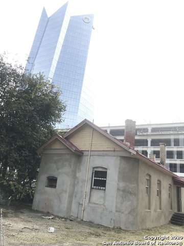 Listing photo id 2 for 233 Travis W
