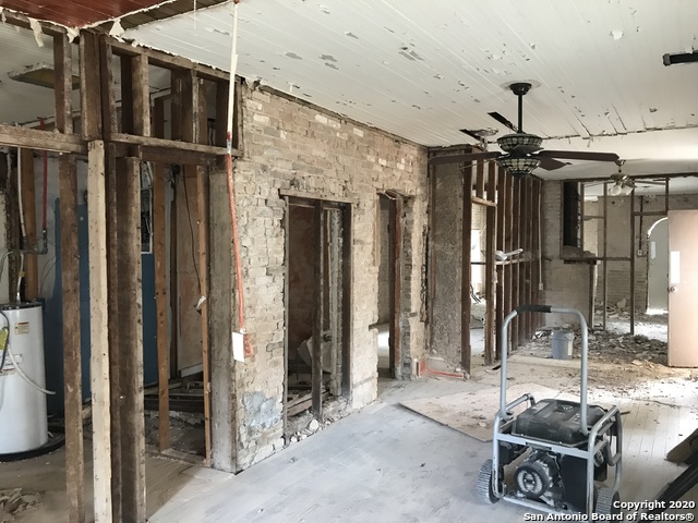 Listing photo id 4 for 233 Travis W