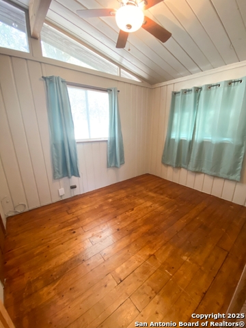 Listing photo id 11 for 130 Deer Trail