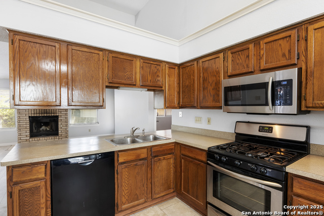 Listing photo id 10 for 5815 Timberhurst