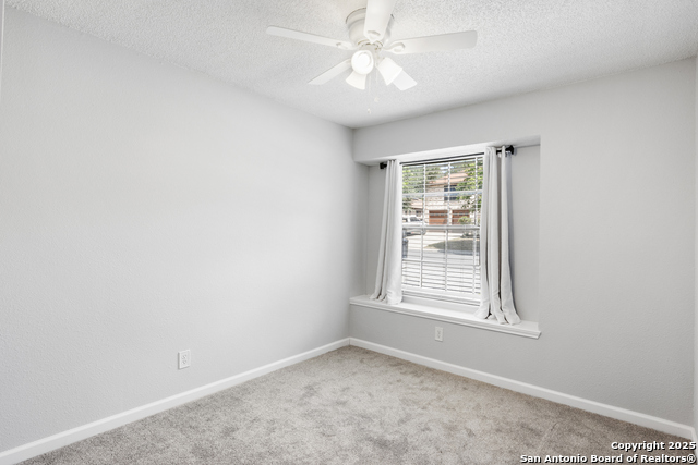 Listing photo id 21 for 5815 Timberhurst