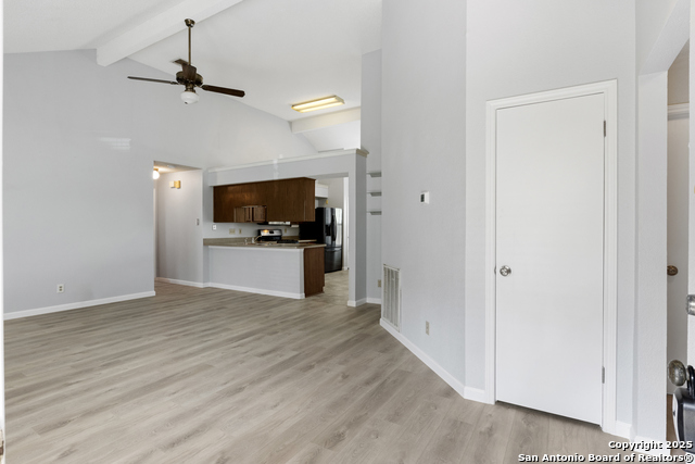 Listing photo id 7 for 5815 Timberhurst