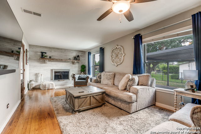 Image 11 of 39 For 715 Oakwood Dr