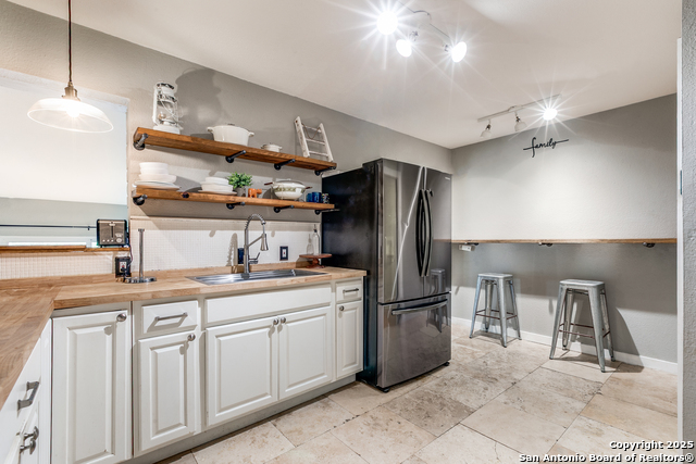 Image 14 of 39 For 715 Oakwood Dr