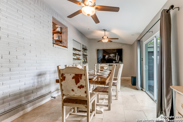 Image 17 of 39 For 715 Oakwood Dr