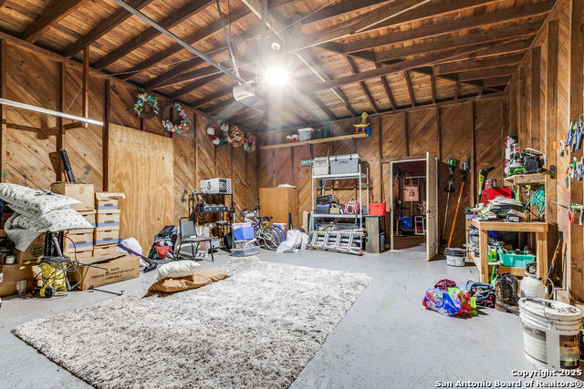 Image 26 of 39 For 715 Oakwood Dr