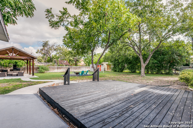Image 29 of 39 For 715 Oakwood Dr