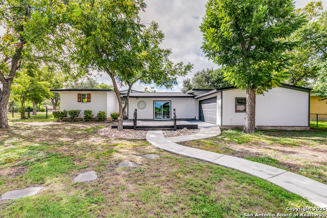 Image 30 of 39 For 715 Oakwood Dr