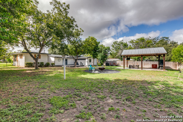 Image 31 of 39 For 715 Oakwood Dr